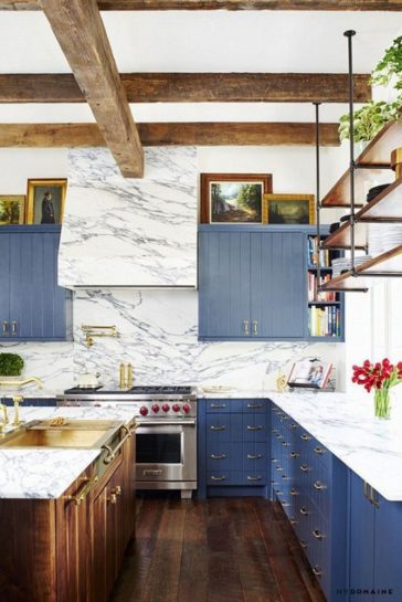 Kitchen Decor Ideas : how stunning is this blue kitchen